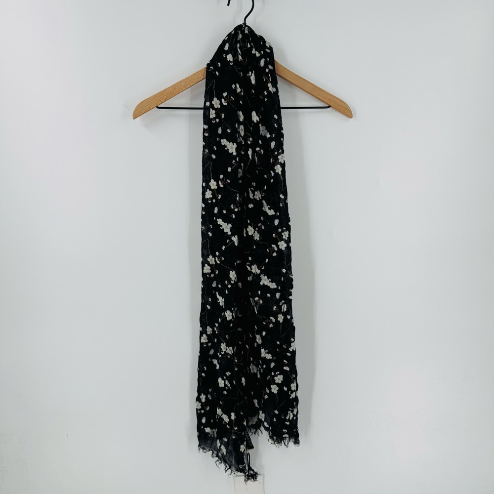 CLEARANCE ONAM‎ Black Floral NWT Scarf Feminine Cottage In Bloom Fleur